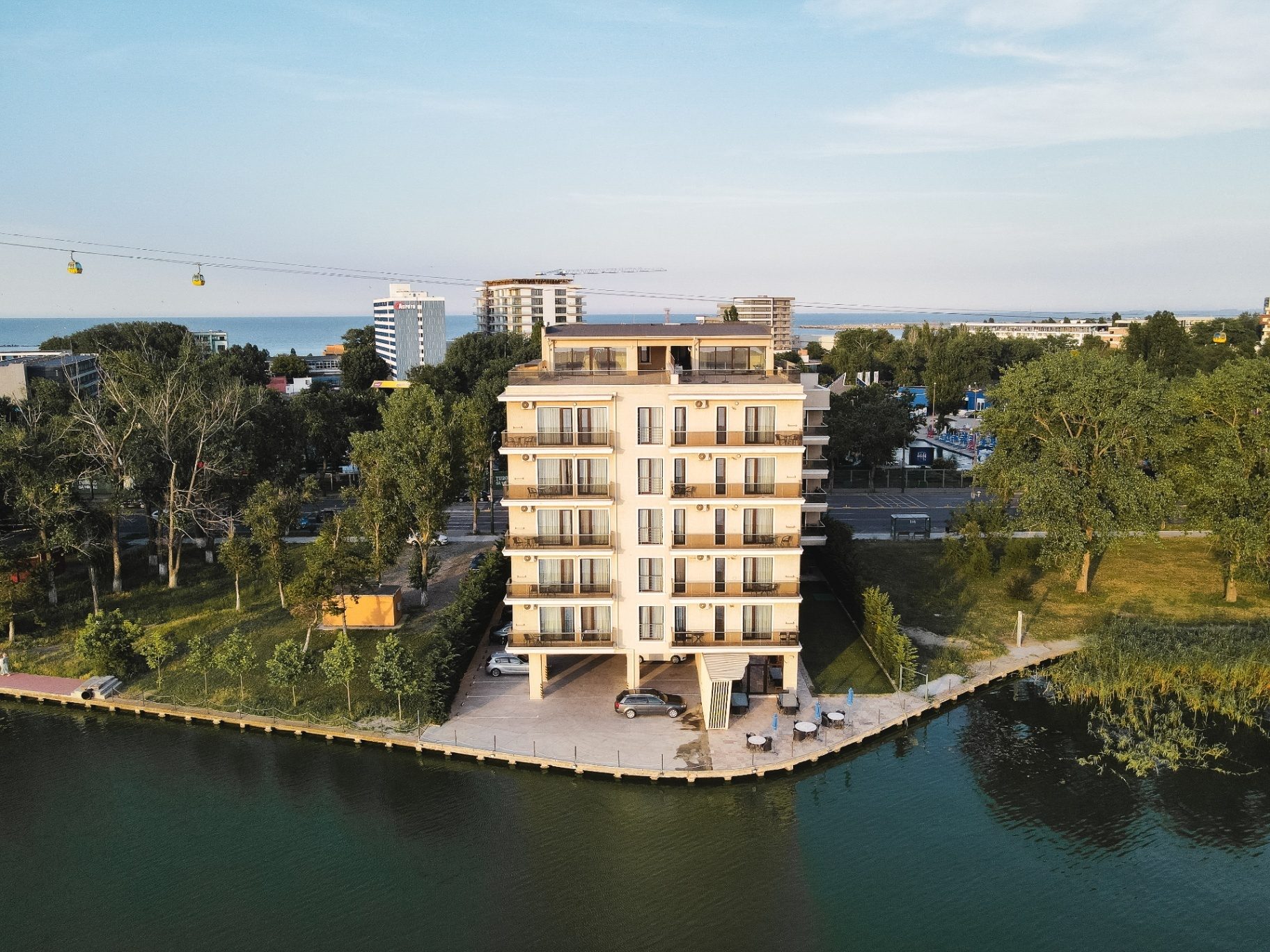 Hotel pe malul lacului Siutghiol