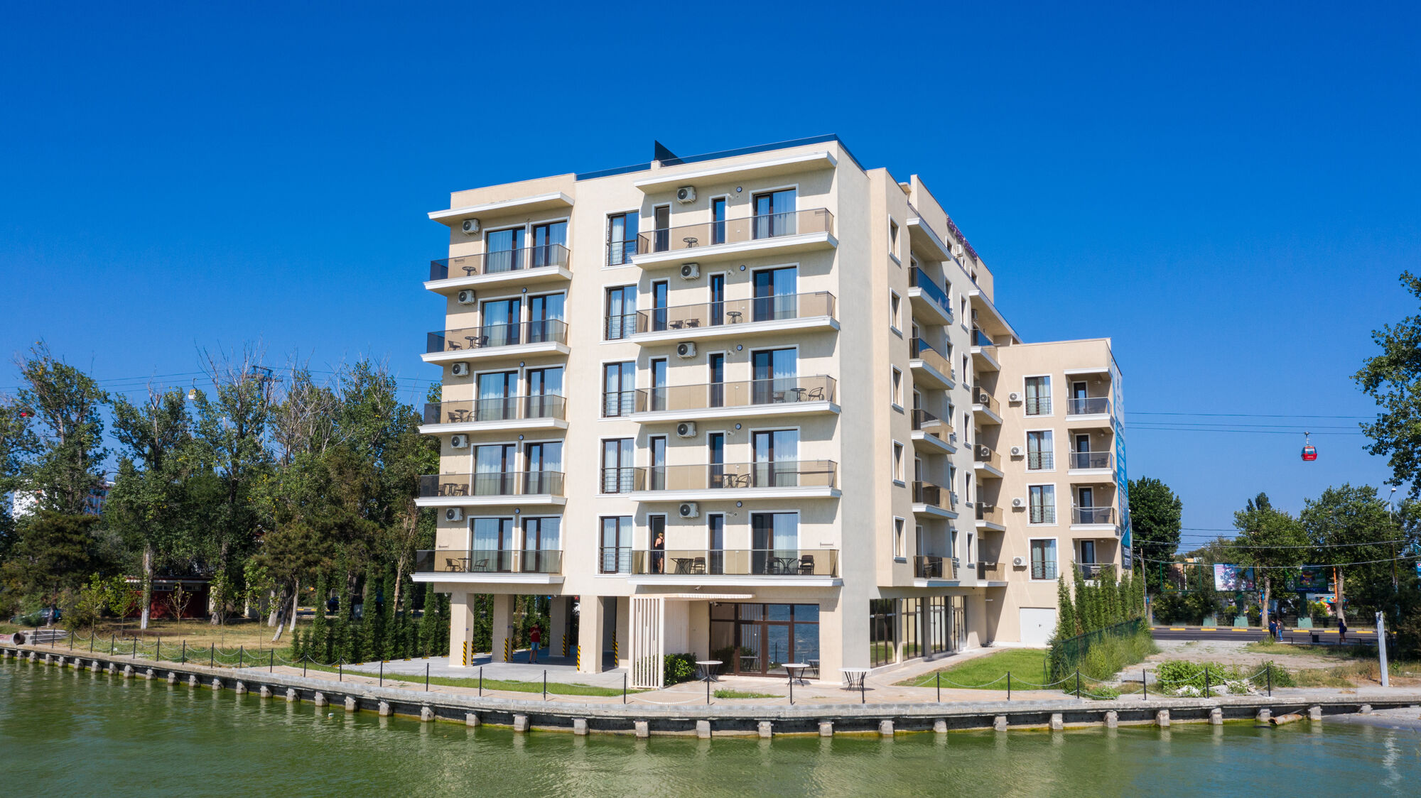 Solid Magic Apart Hotel